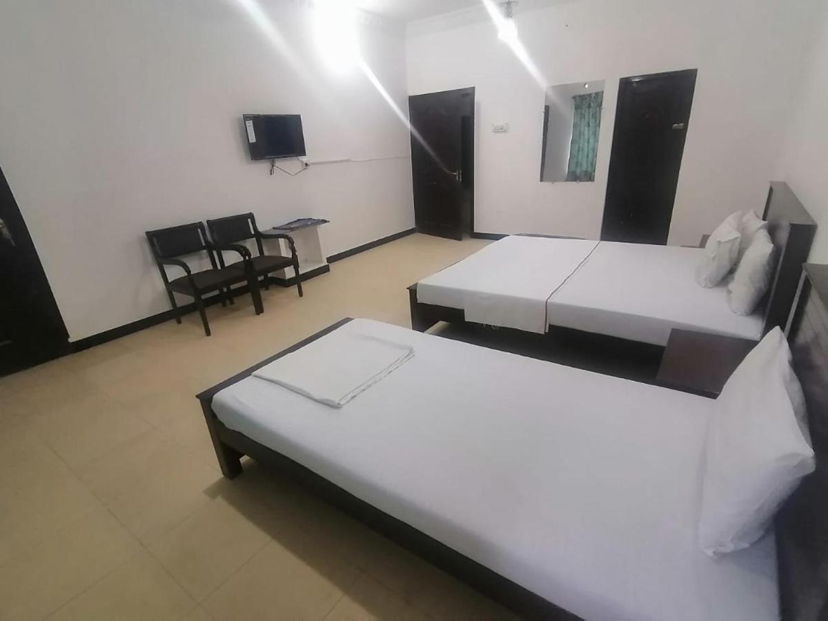 Lux Lounge Guest House Islamabad Zewnętrze zdjęcie