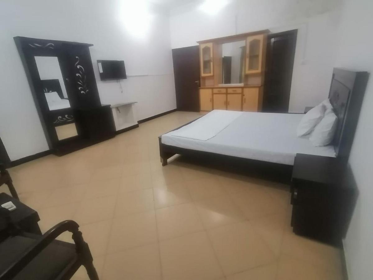 Lux Lounge Guest House Islamabad Zewnętrze zdjęcie