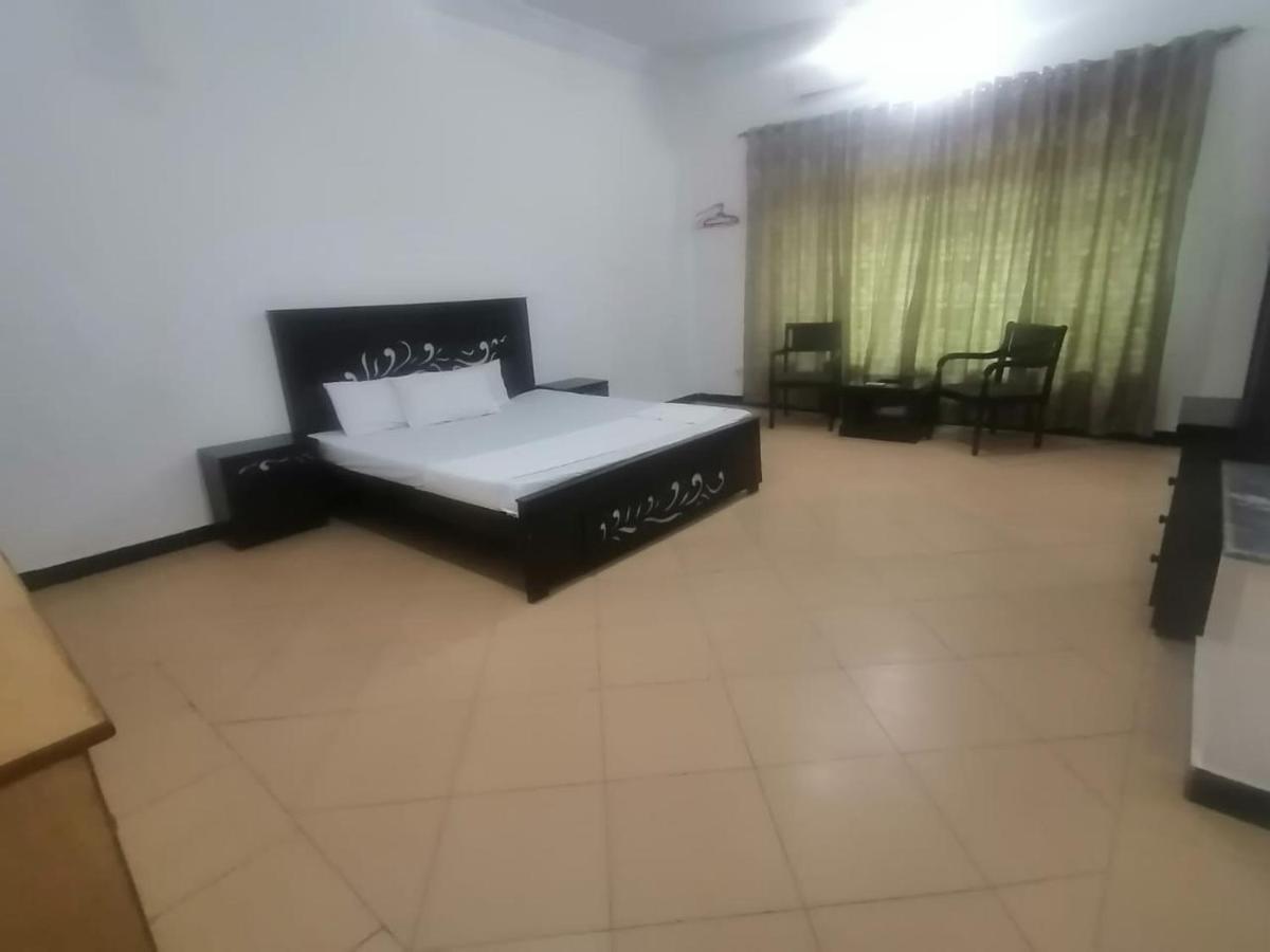Lux Lounge Guest House Islamabad Zewnętrze zdjęcie