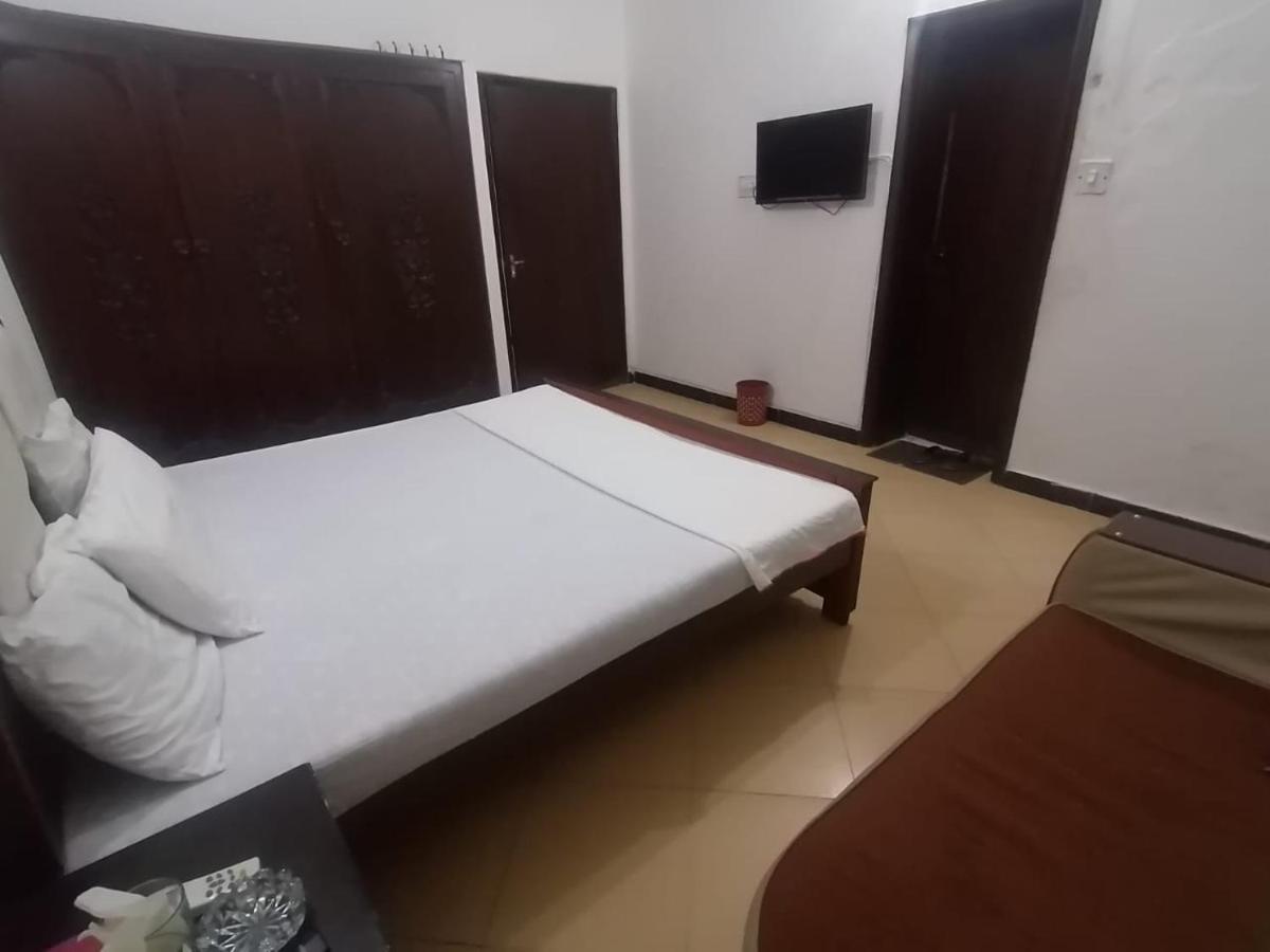Lux Lounge Guest House Islamabad Zewnętrze zdjęcie